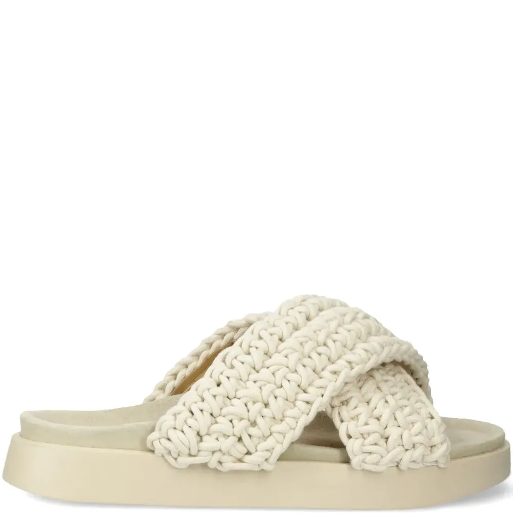 Плетеные сандалии