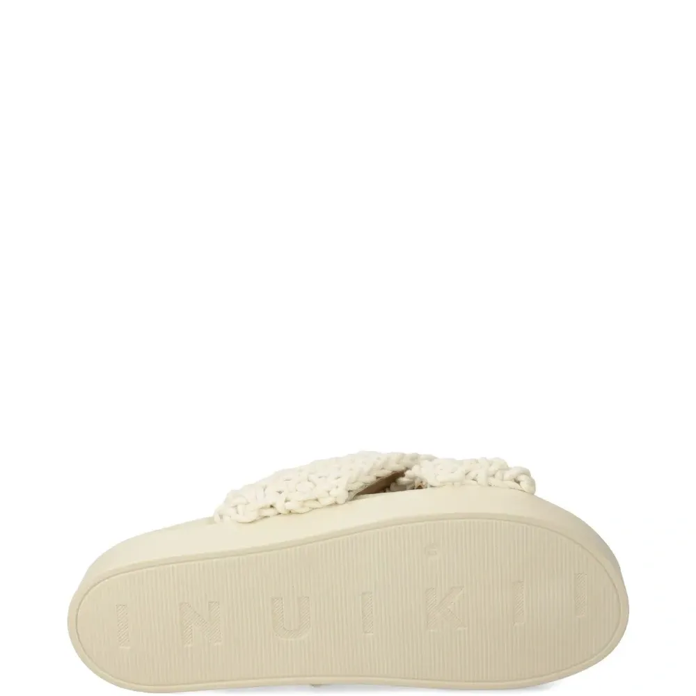 Плетеные сандалии