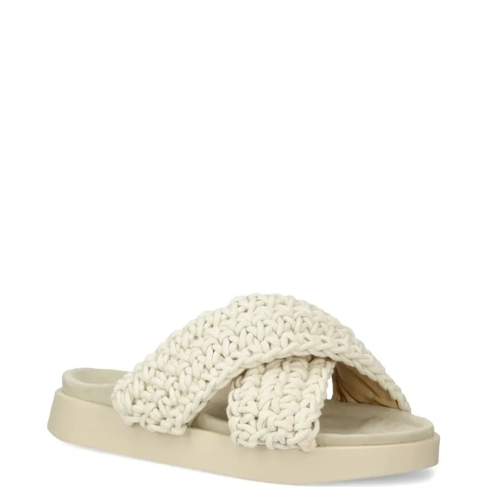 Плетеные сандалии