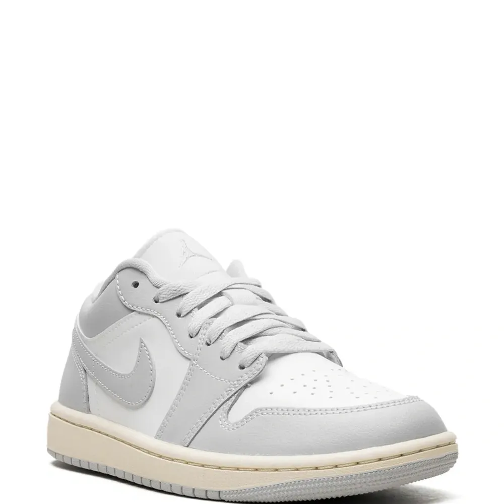 Кроссовки Air Jordan 1 Light Grey Кроссовки Air Jordan 1 Light Grey