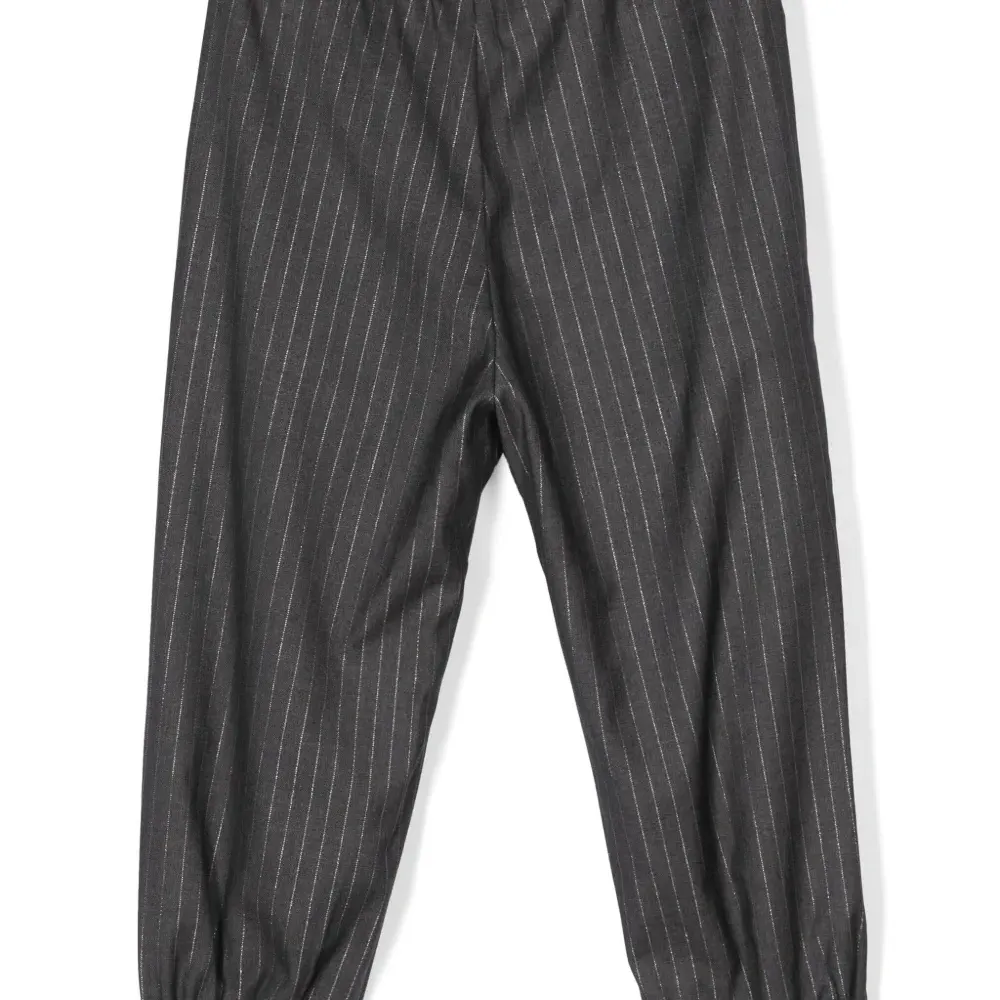 Брюки с вышитым логотипом