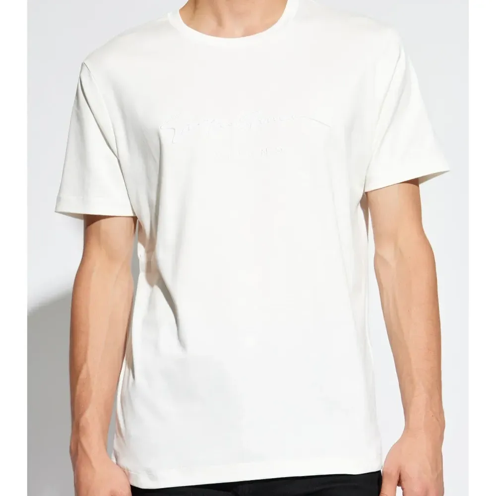 Футболка с вышитым логотипом