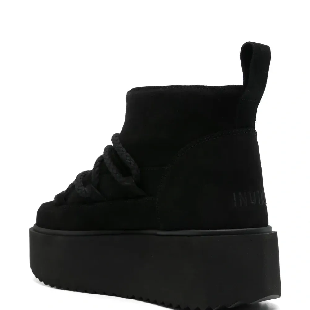 Замшевые ботинки