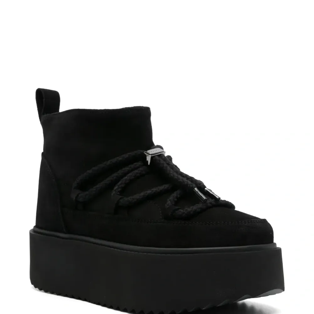 Замшевые ботинки