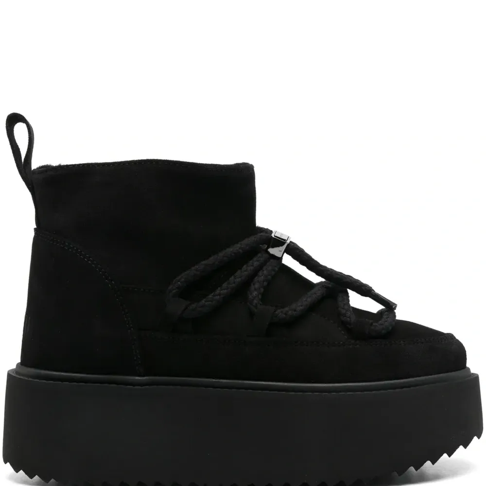 Замшевые ботинки