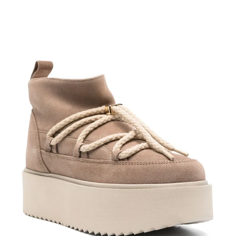 Замшевые ботинки