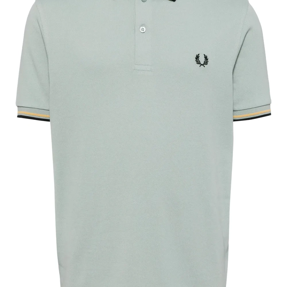 Рубашка поло с вышитым логотипом