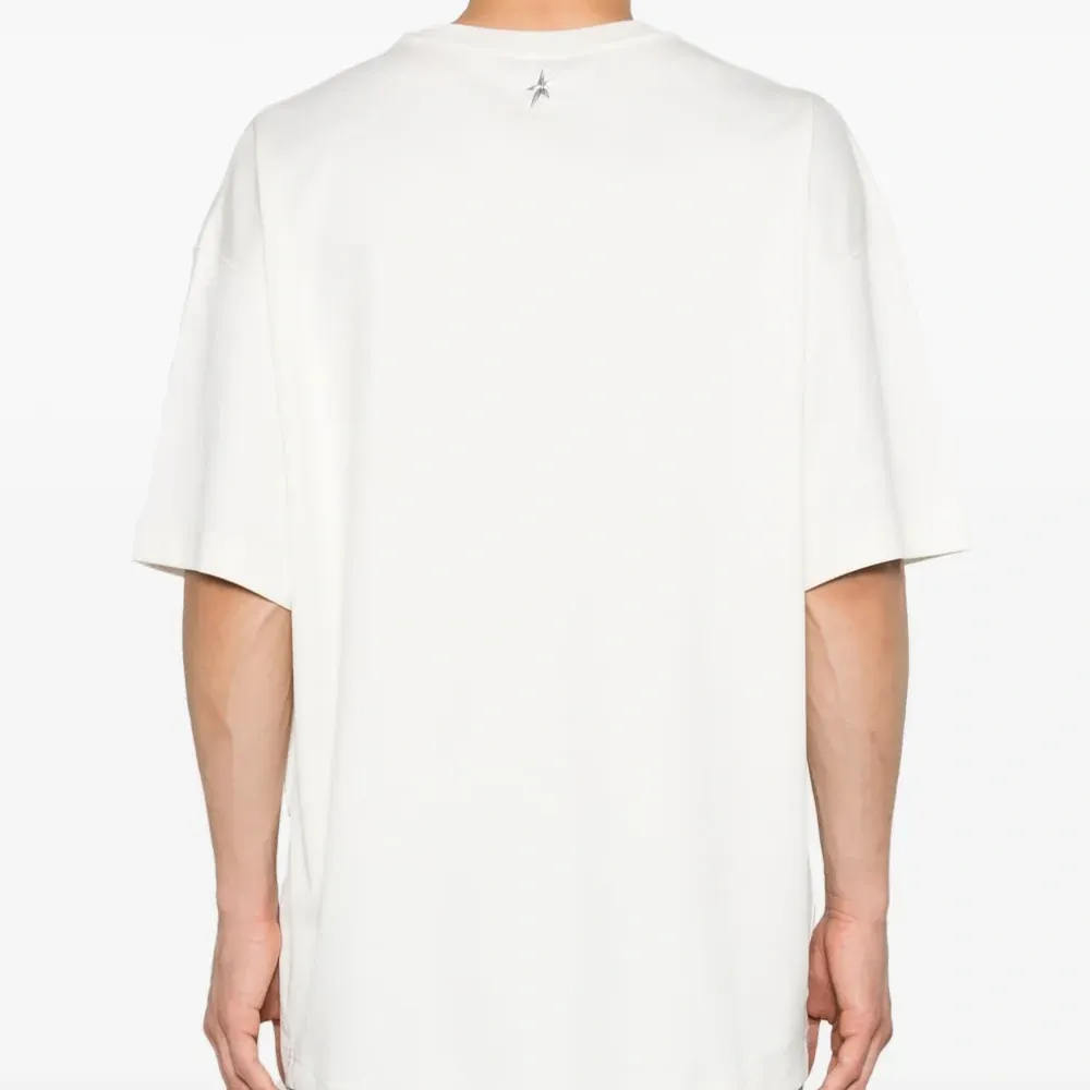 Футболка с металлическим декором Футболка с металлическим декором