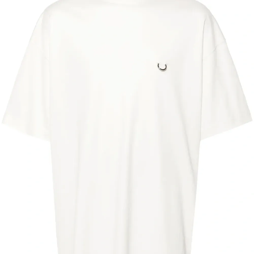 Футболка с металлическим декором Футболка с металлическим декором