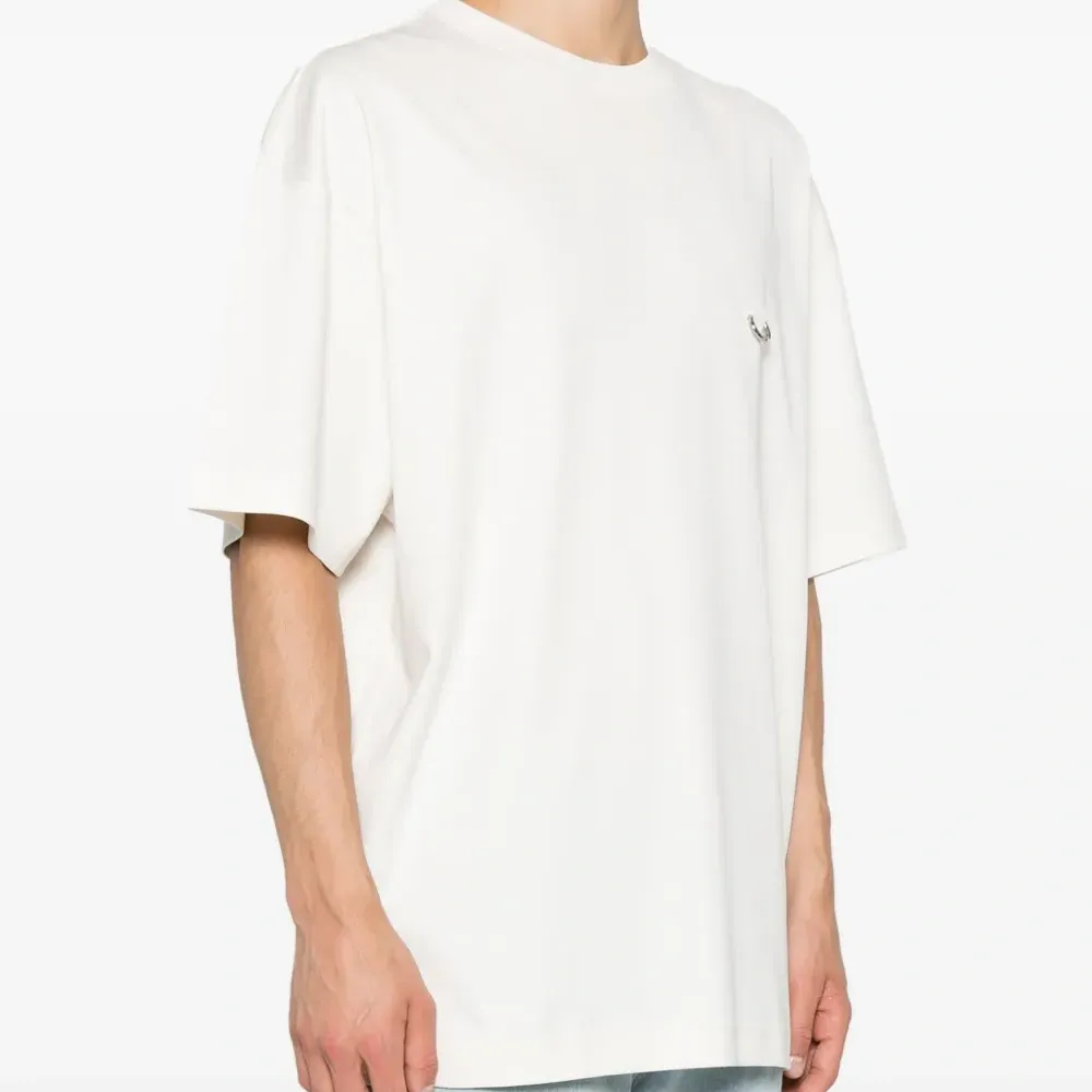 Футболка с металлическим декором Футболка с металлическим декором