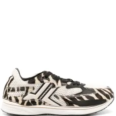 Кроссовки с вышитым логотипом