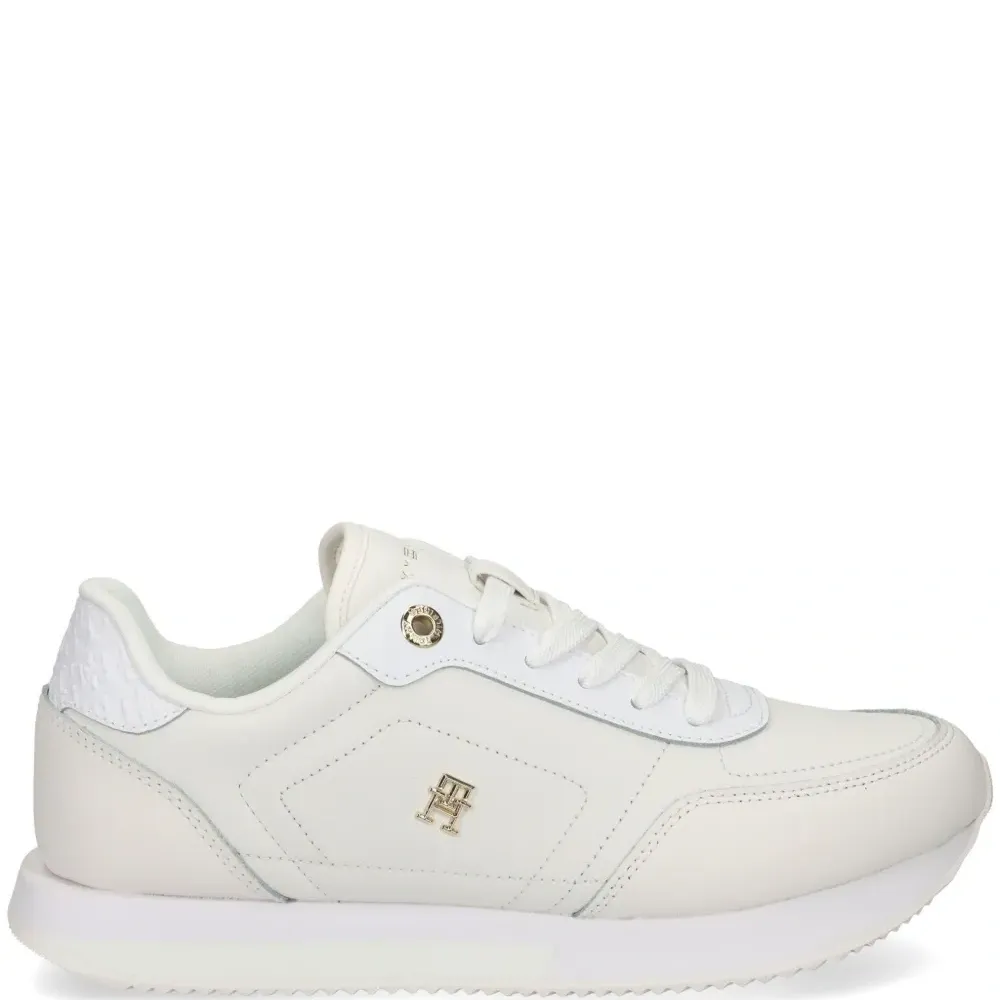 Кроссовки с логотипом