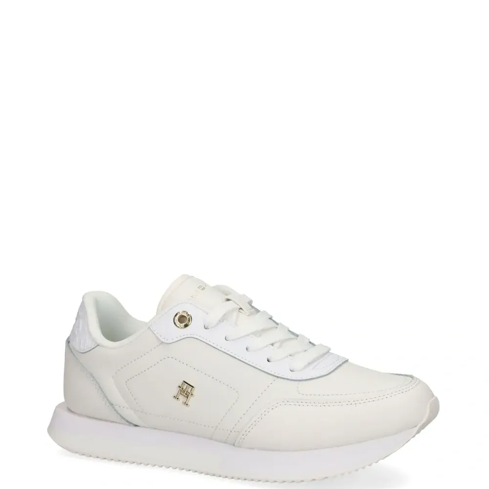 Кроссовки с логотипом