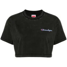 Укороченная футболка с нашивкой-логотипом