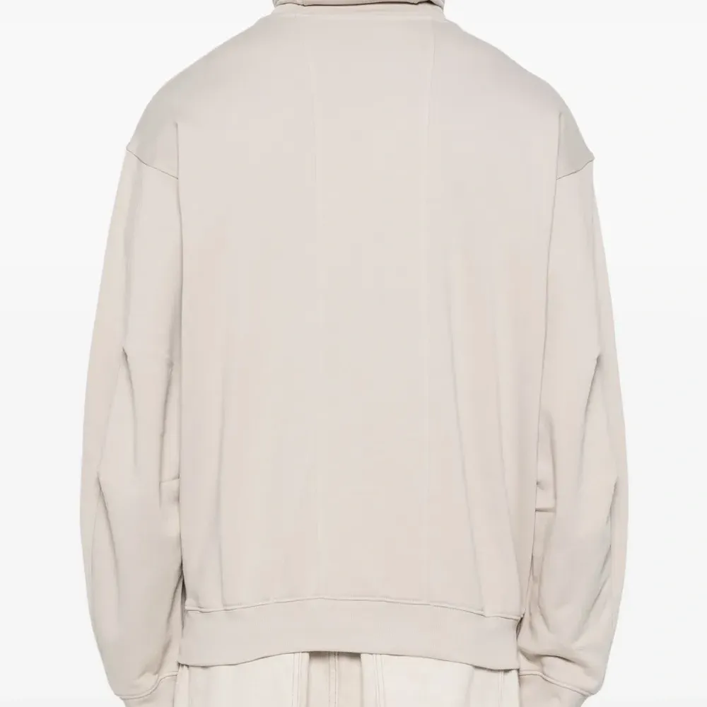 Толстовка с воротником-воронкой