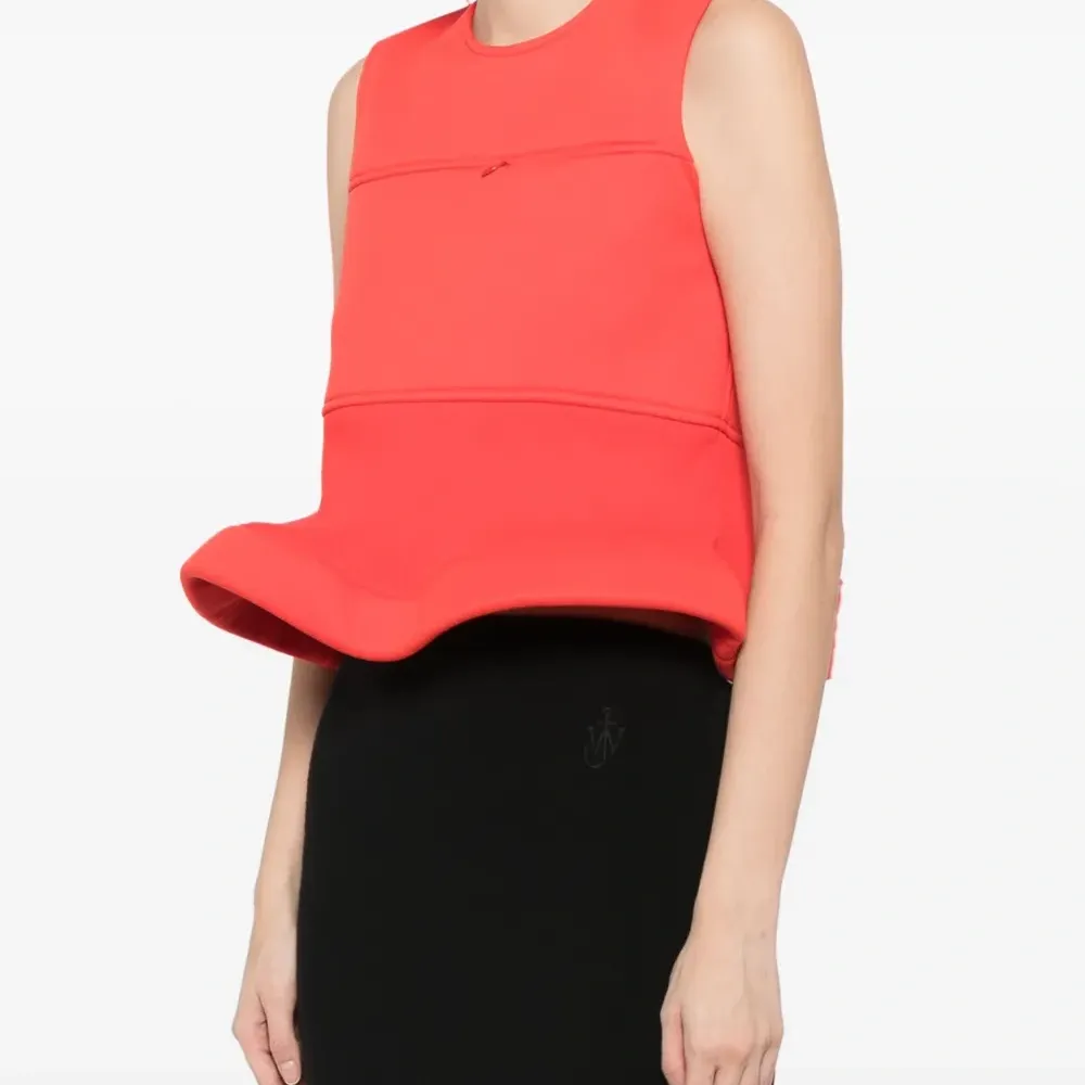 Топ с баской