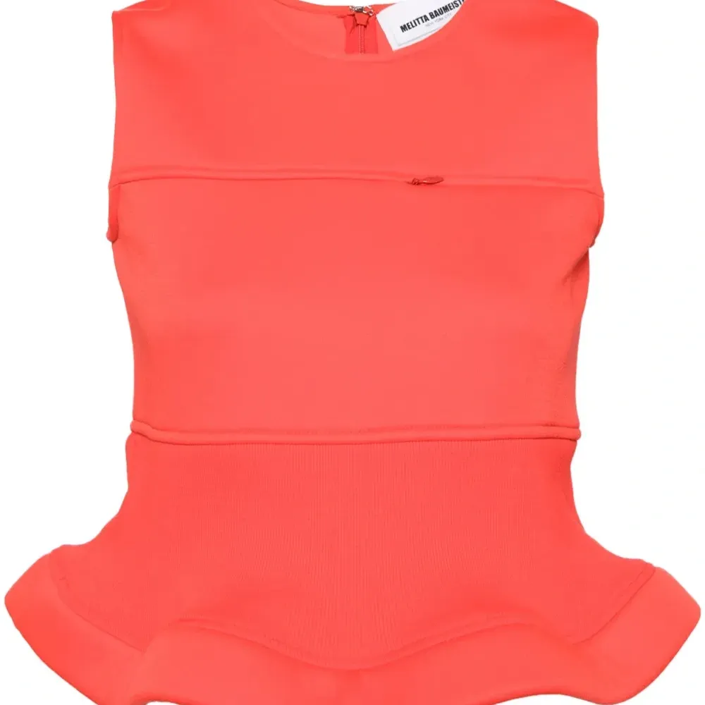 Топ с баской