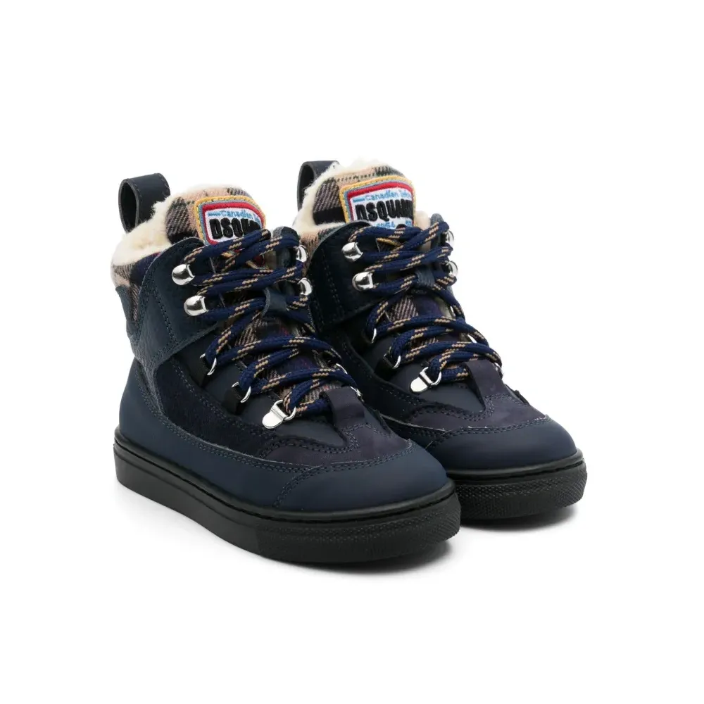 Ботинки с вышитым логотипом