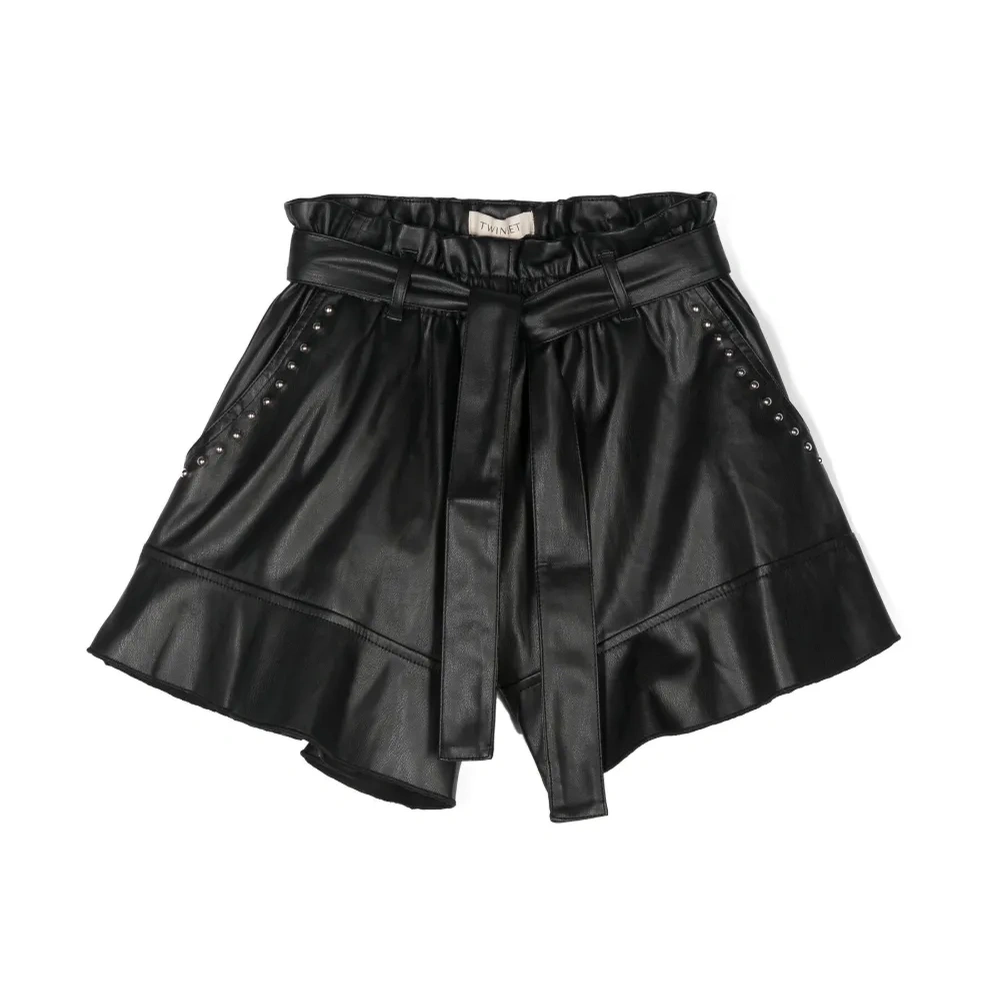 Расклешенные шорты с заклепками