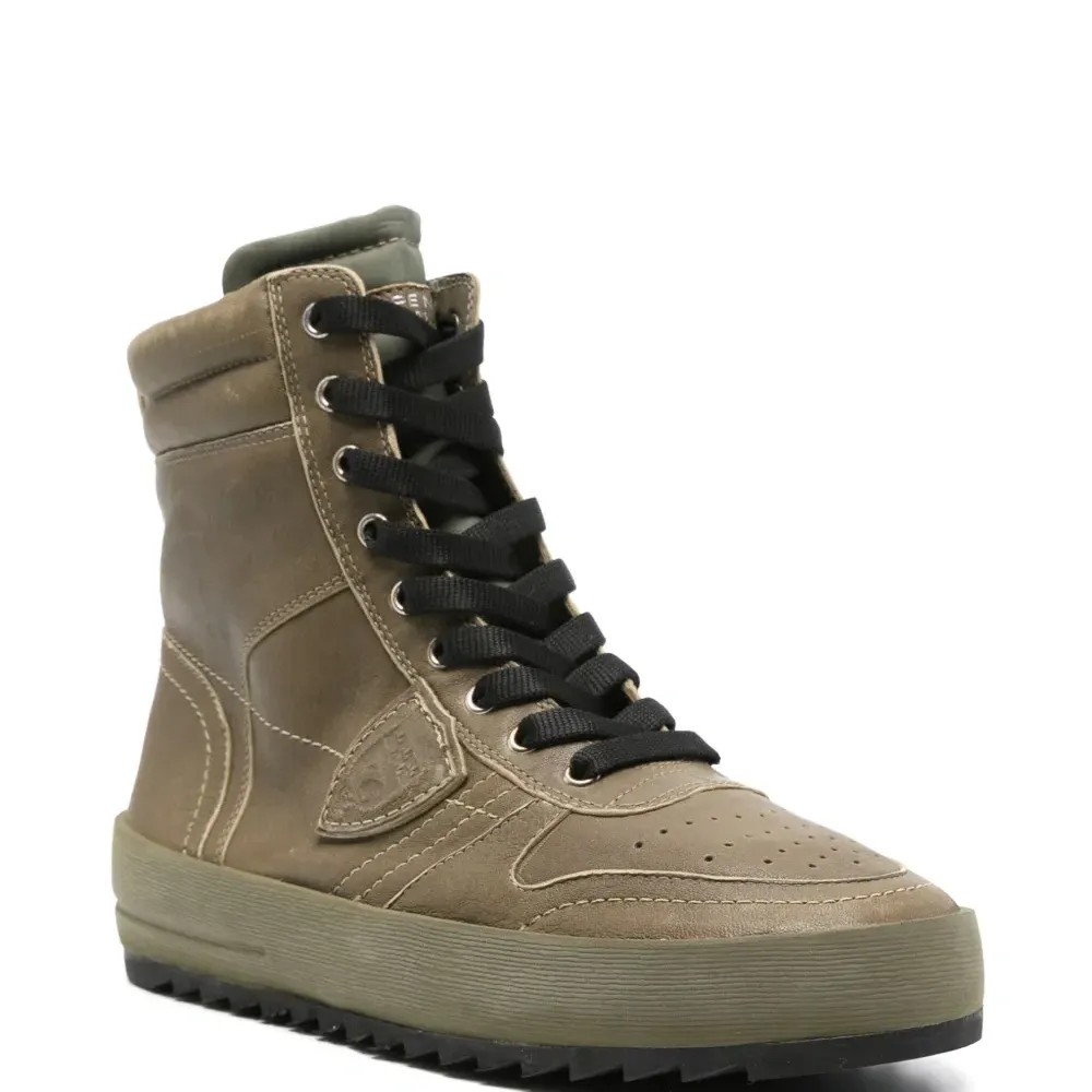 Высокие кроссовки Nice