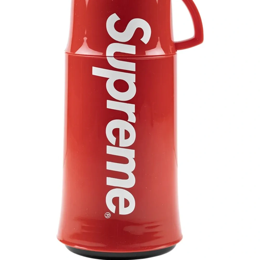 Термобутылка с логотипом из коллаборации с Helios