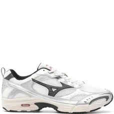 Кроссовки на шнуровке