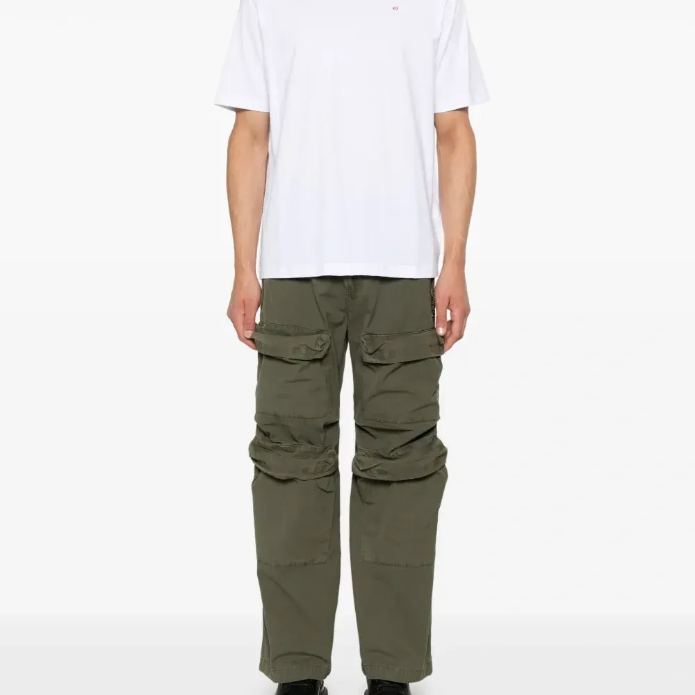 Футболка с вышитым логотипом