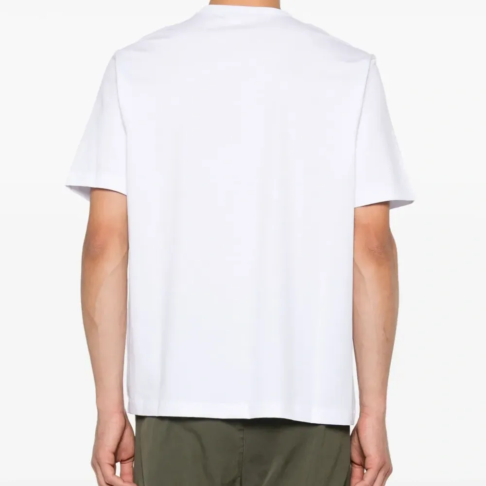 Футболка с вышитым логотипом