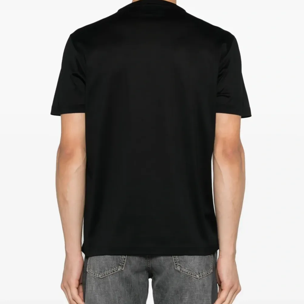 Футболка с круглым вырезом