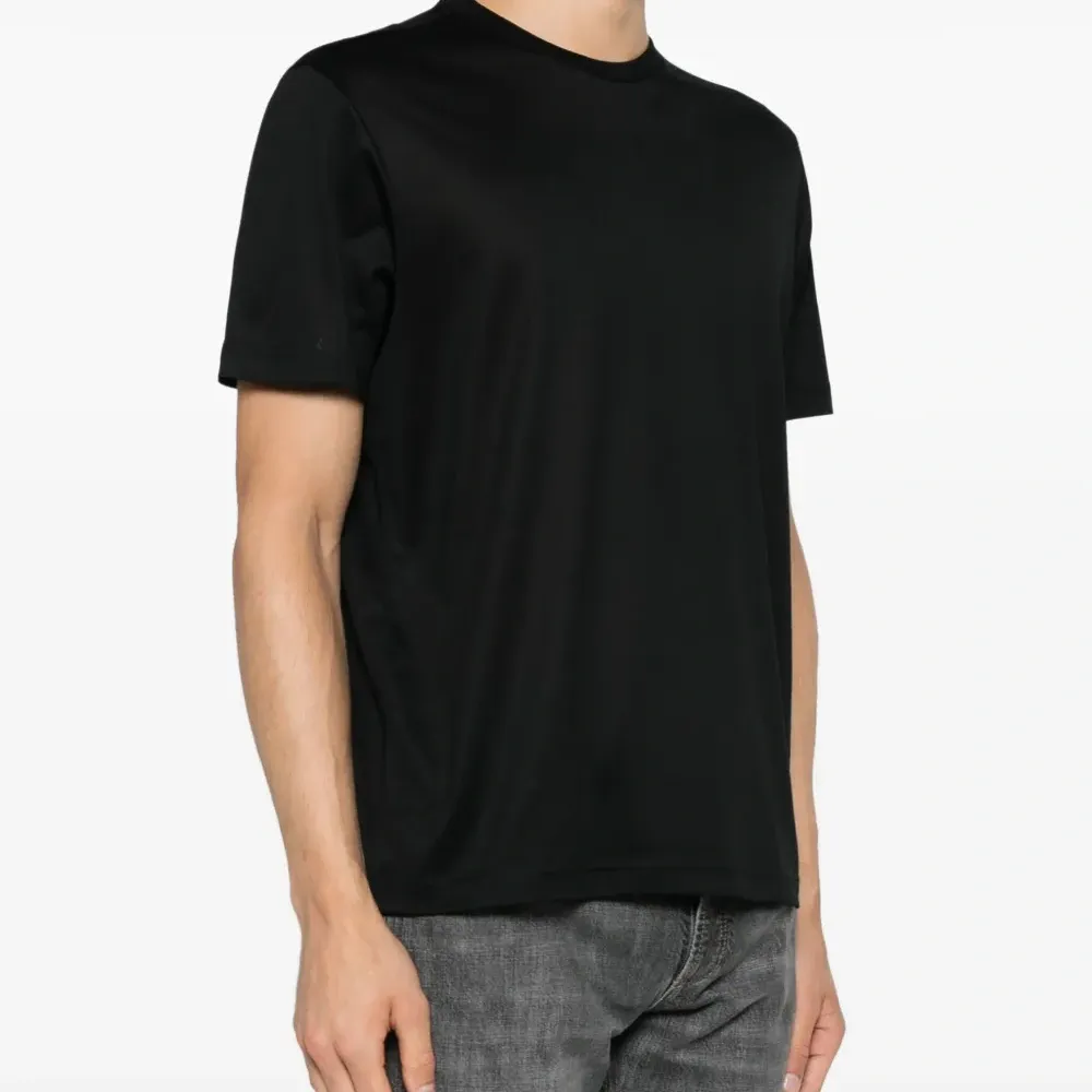 Футболка с круглым вырезом