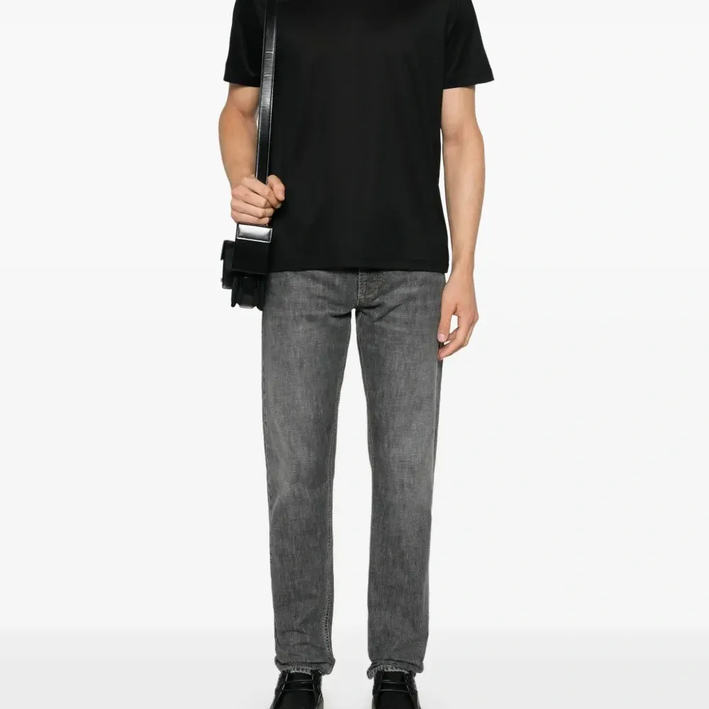 Футболка с круглым вырезом