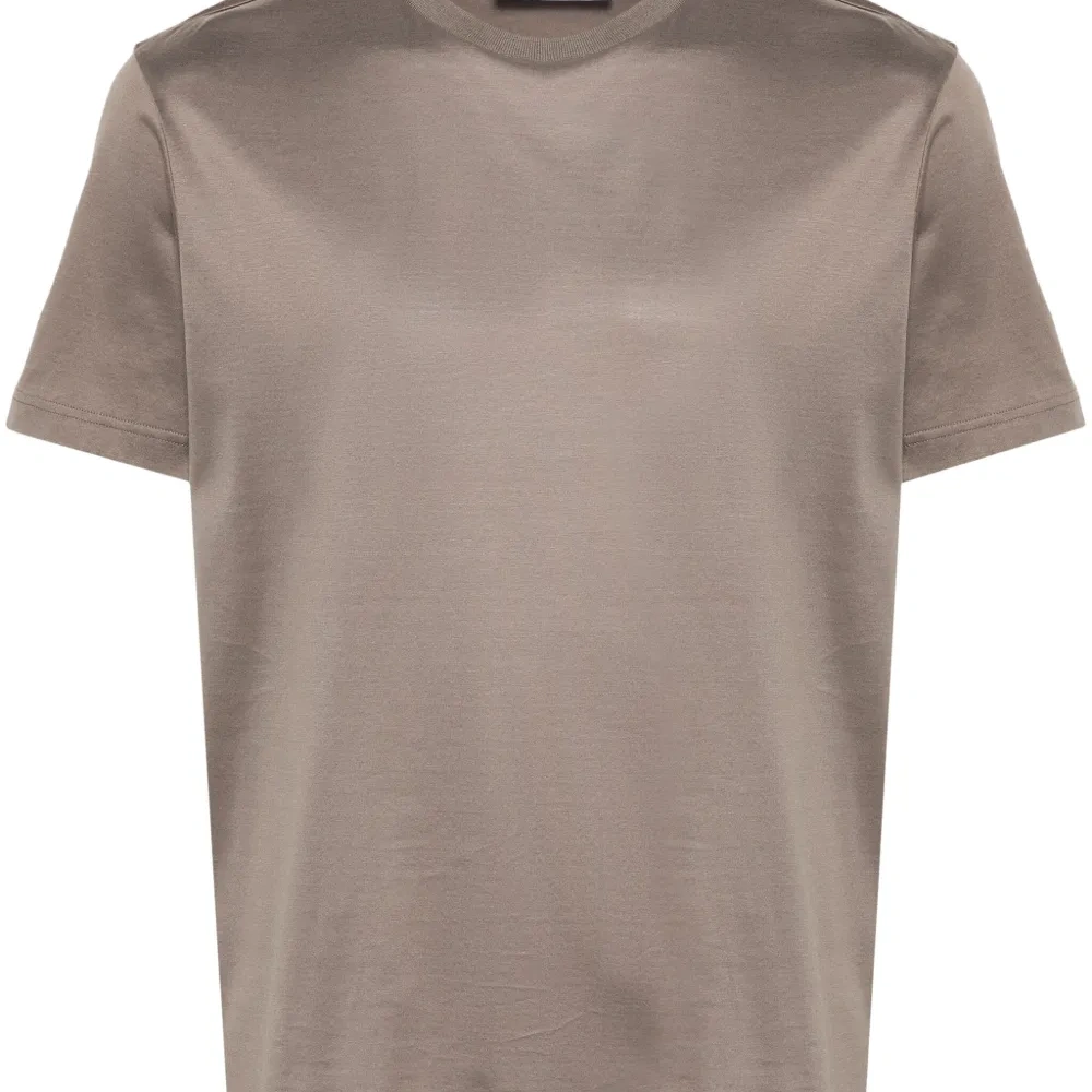 Футболка с круглым вырезом