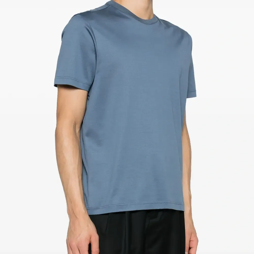 Футболка с круглым вырезом Футболка с круглым вырезом