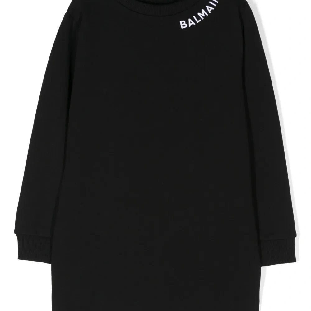 Платье с вышитым логотипом