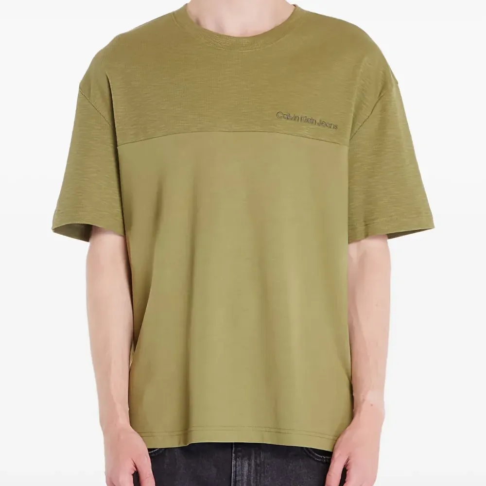 Футболка с вышитым логотипом