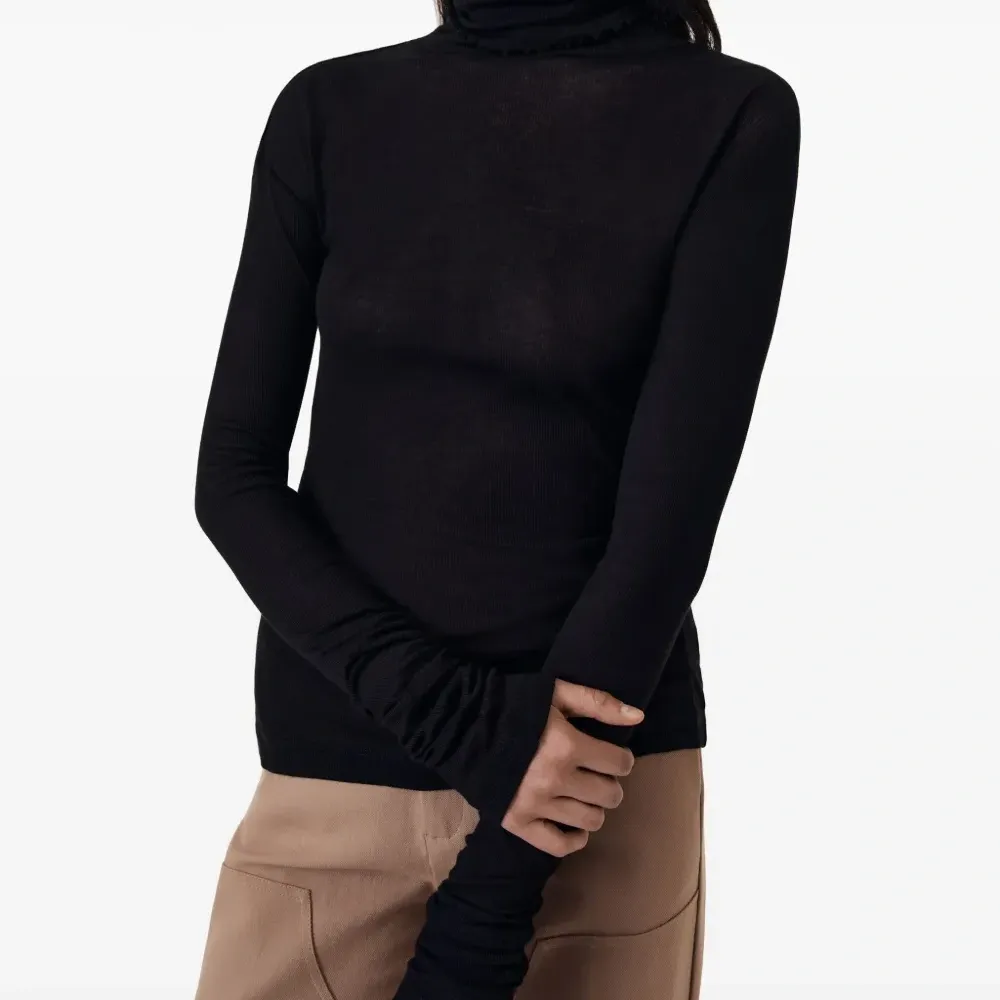 Топ с длинными рукавами