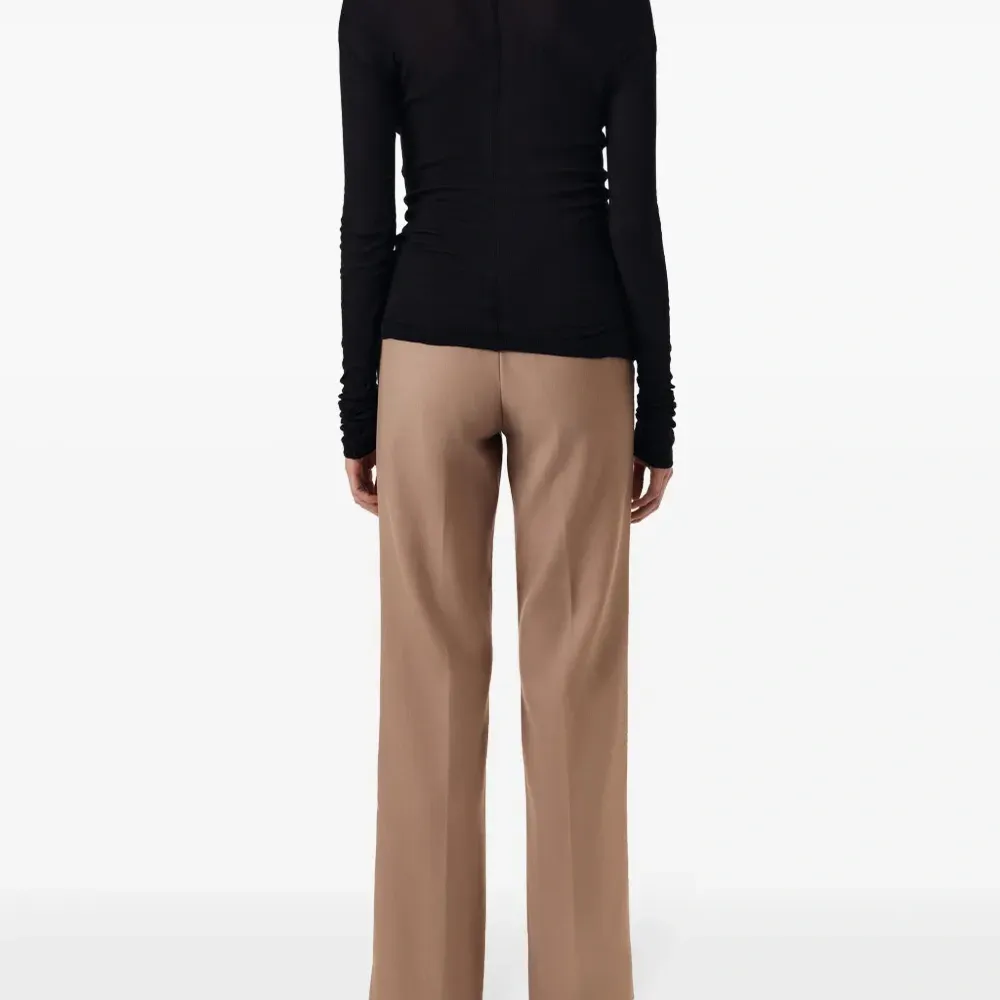 Топ с длинными рукавами