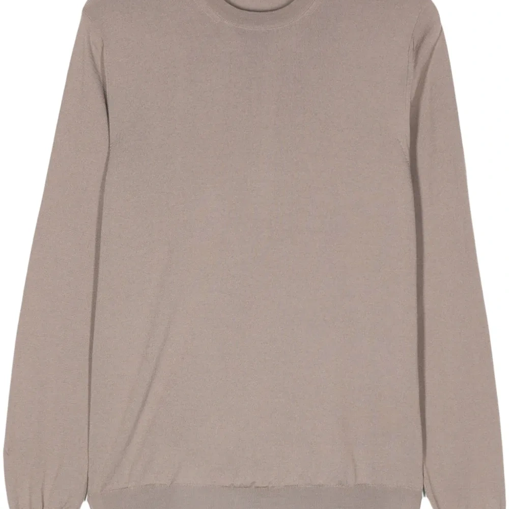 Свитер в рубчик