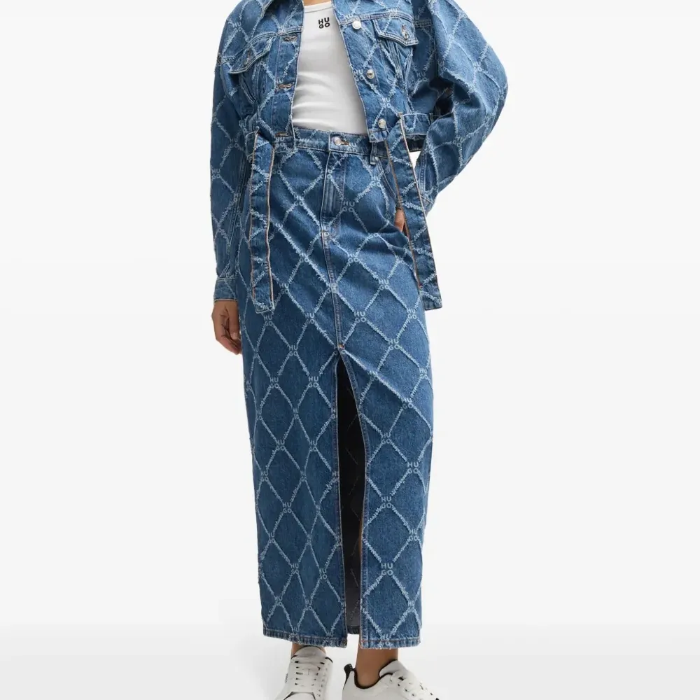 Кроссовки на платформе с логотипом