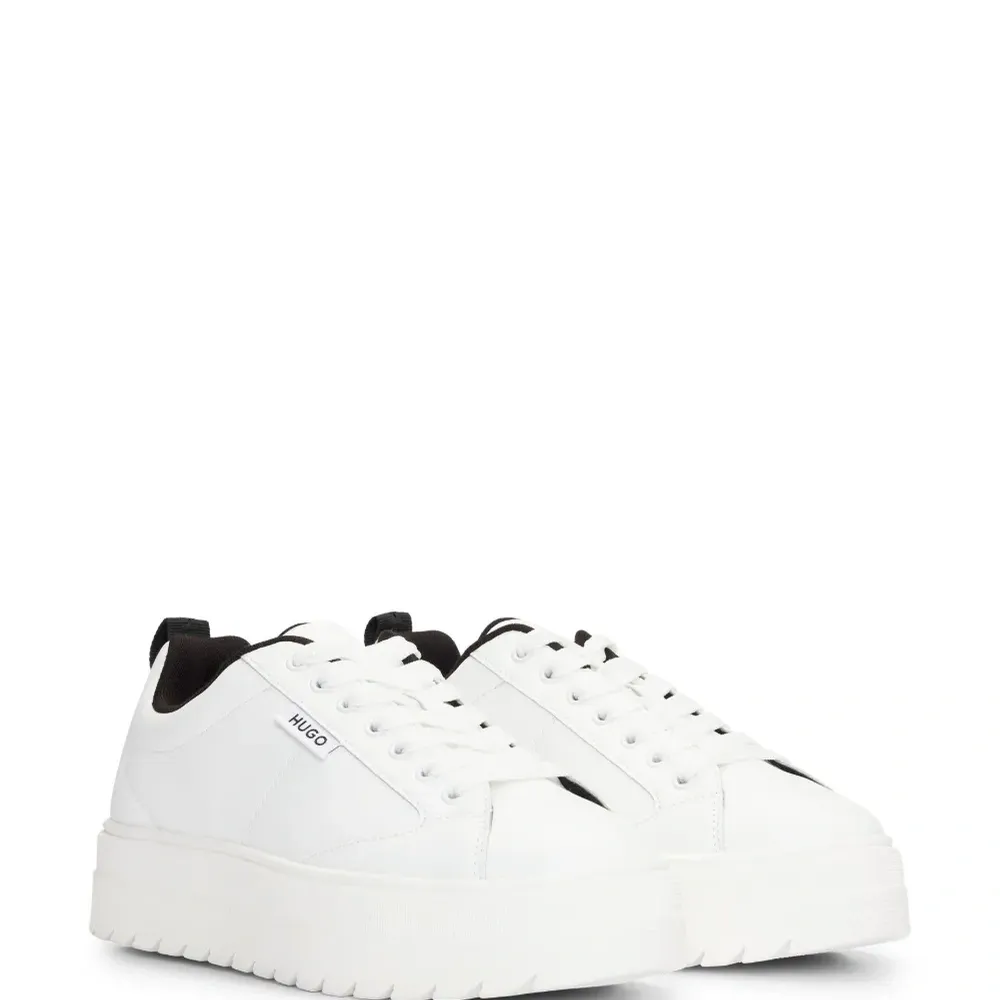 Кроссовки на платформе с логотипом