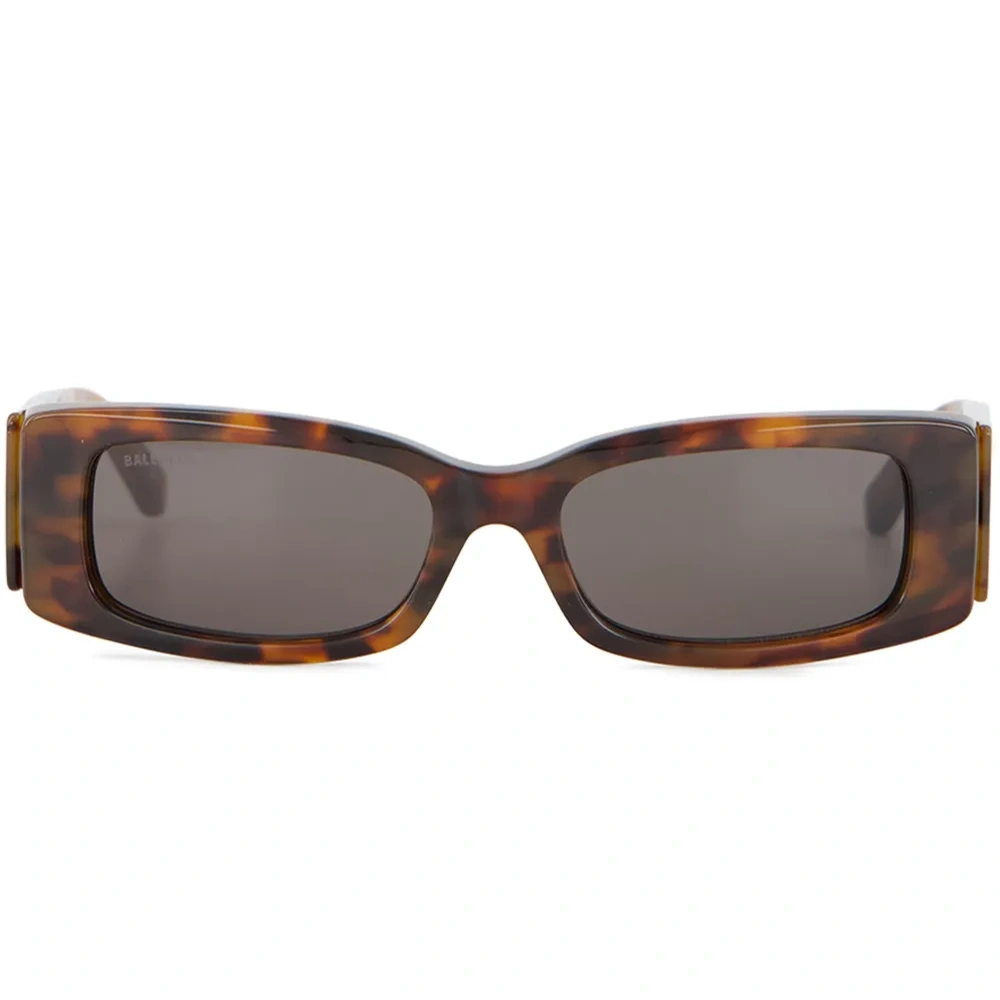 Солнцезащитные очки черепаховой расцветки