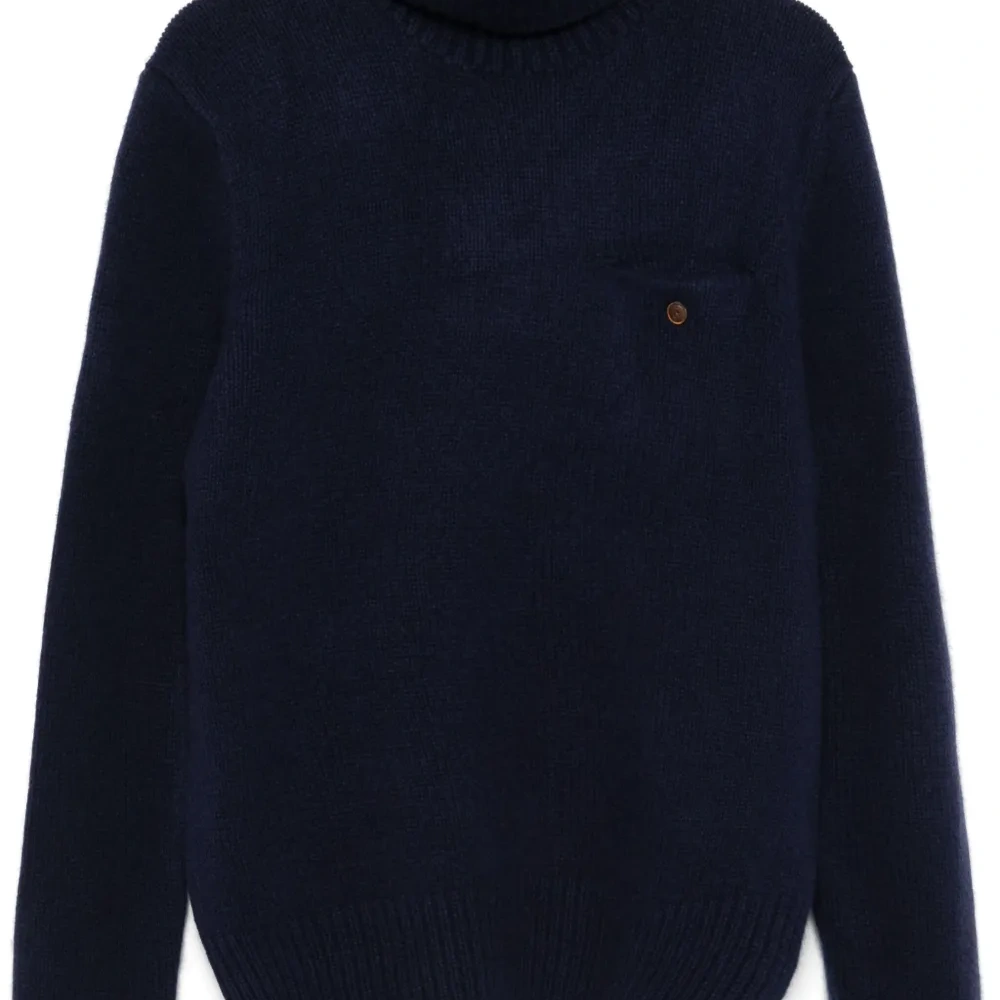 Свитер с высоким воротником