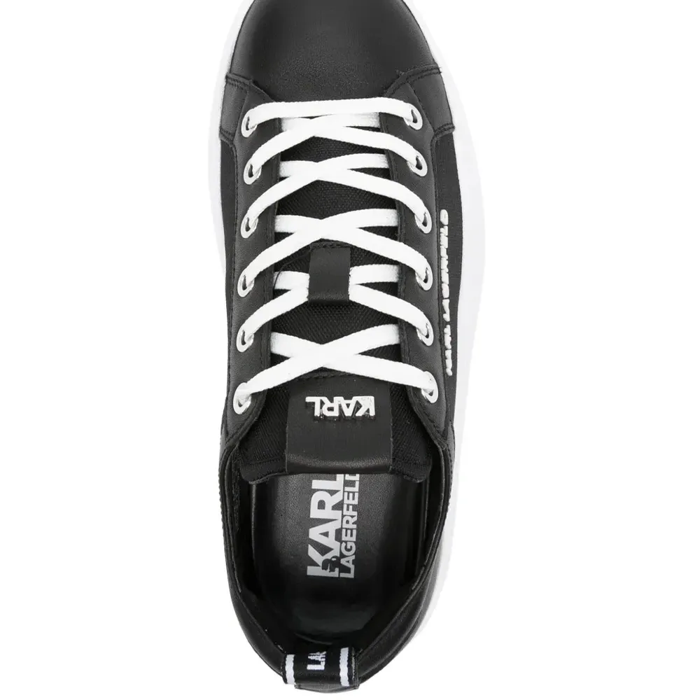 Кроссовки с логотипом