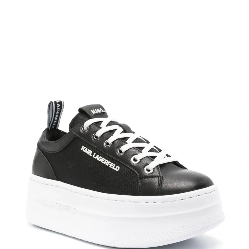 Кроссовки с логотипом