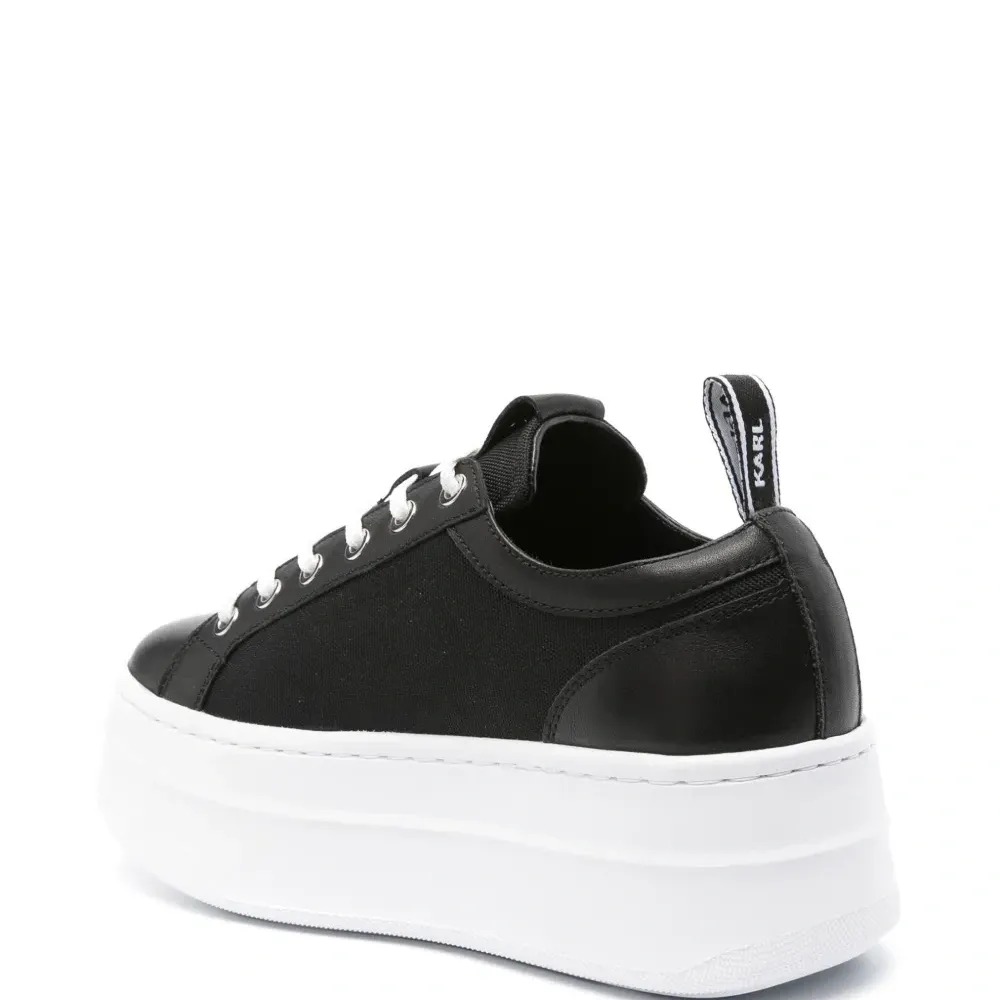 Кроссовки с логотипом