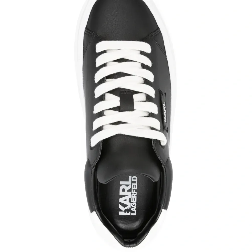 Кеды с нашивкой-логотипом