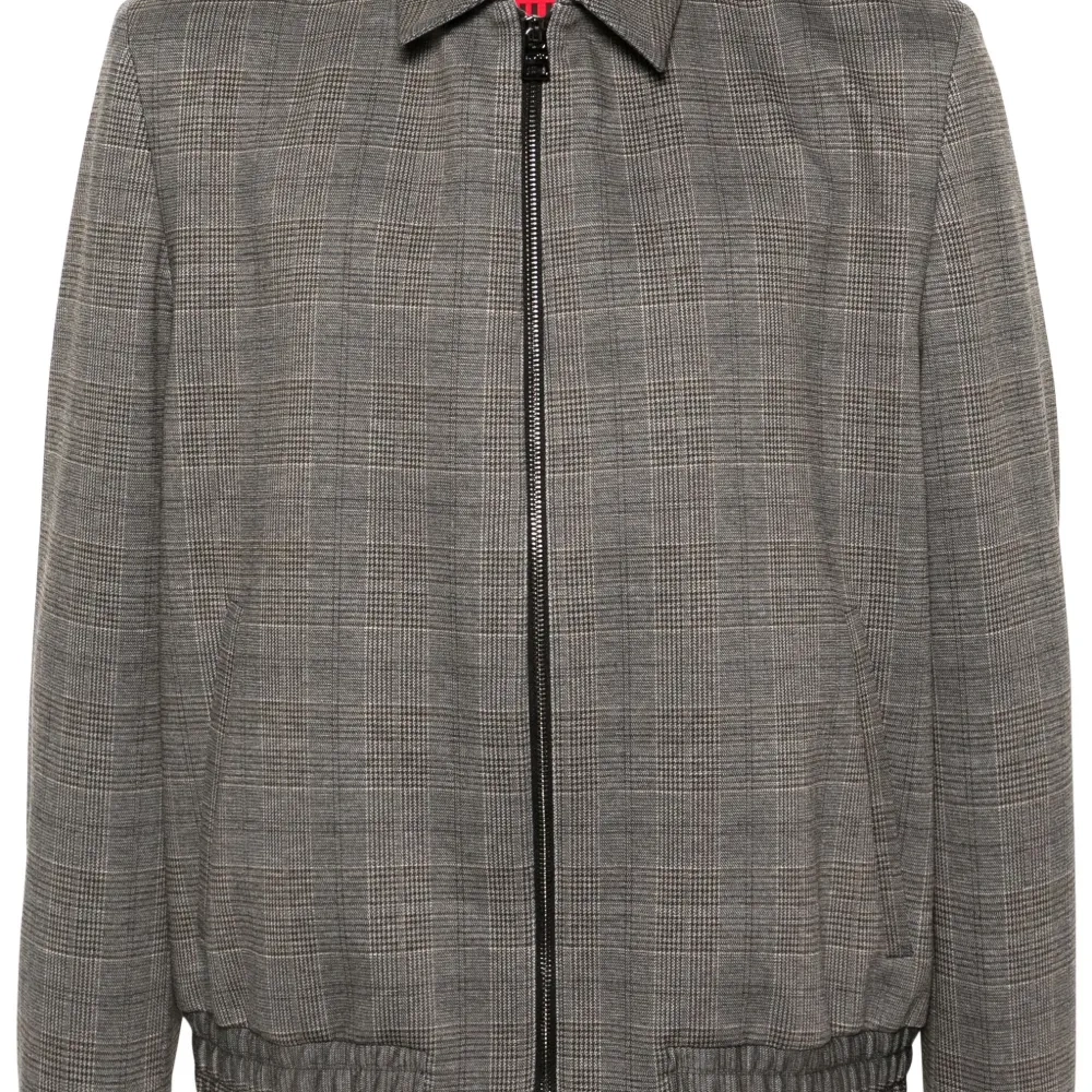 Куртка с вышитым логотипом