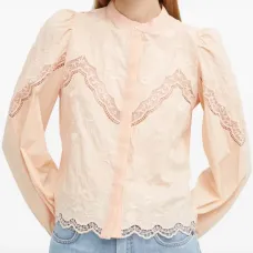 Блузка с кружевной вышивкой