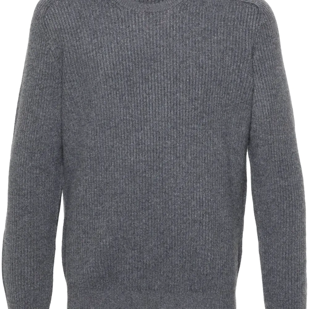 Свитер в рубчик