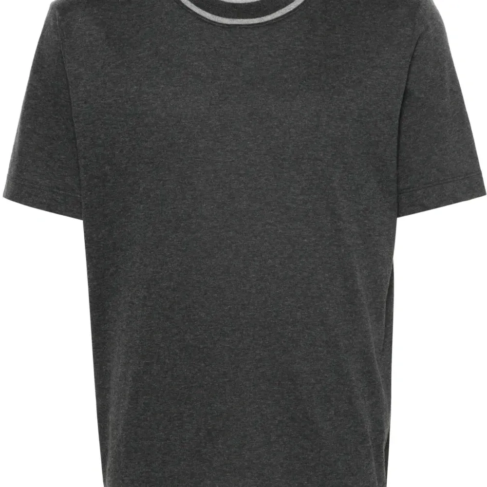 Футболка с контрастным воротником